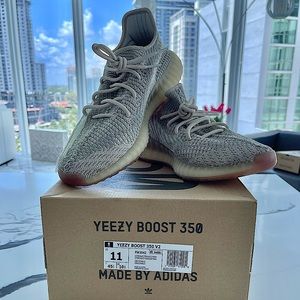 Almost New Size 11 Men’s Adidas Yeezy Boost 350 V2 Citrin